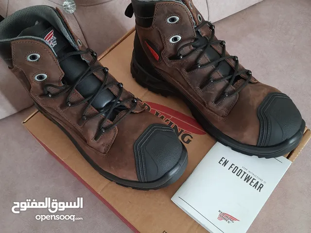 حذاء سفتي مقاس 42