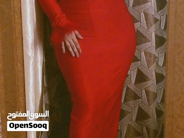 فستان احمر جديد