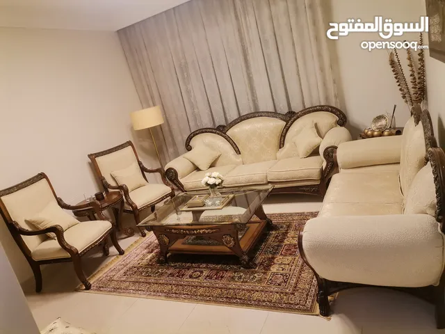 طقم ضيوف بحالة جيدة