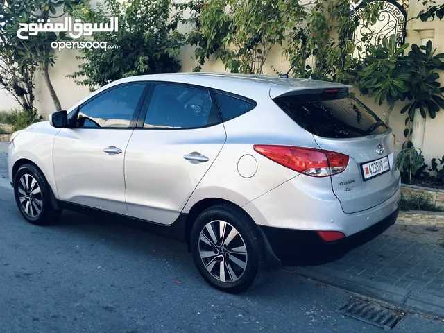 Hyundai Tucson 2013 limited 4WD 2.4 excellent condition family use only 150000km  rims back sensors