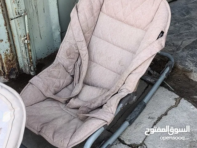 السلام عليكم يوجد لدينا كراسي اطفال أسعارنا مناسبه اثنان كما موضح في الصور سعر الكرسي الواحد10الاف ا