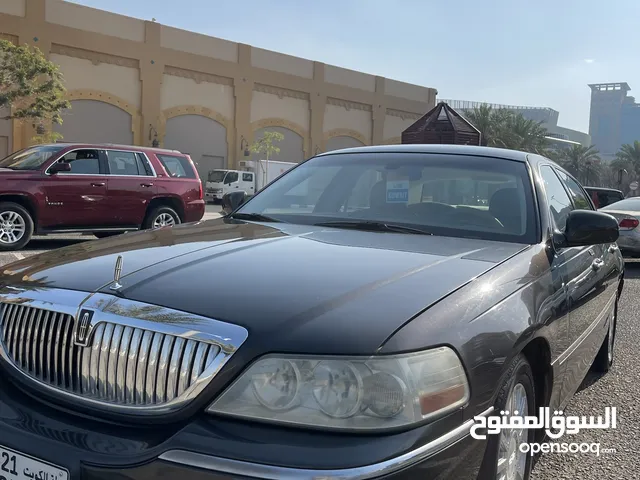 Used Lincoln Town Car in Al Ahmadi