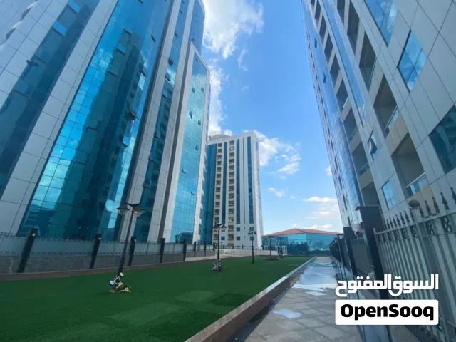 على البحر مباشرة وبـ 620 ألف فقط! غرفتين وصالة طابق علوي في أبراج الأورينت