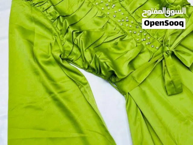 الفساتين الفخمه فساتين جديدة العرض  ولسه في السوق ما نزلت تحت الخدمه  لايي استفسار