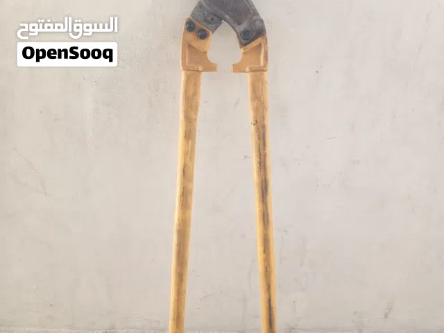 مقص لقسص الشجر و الحديد