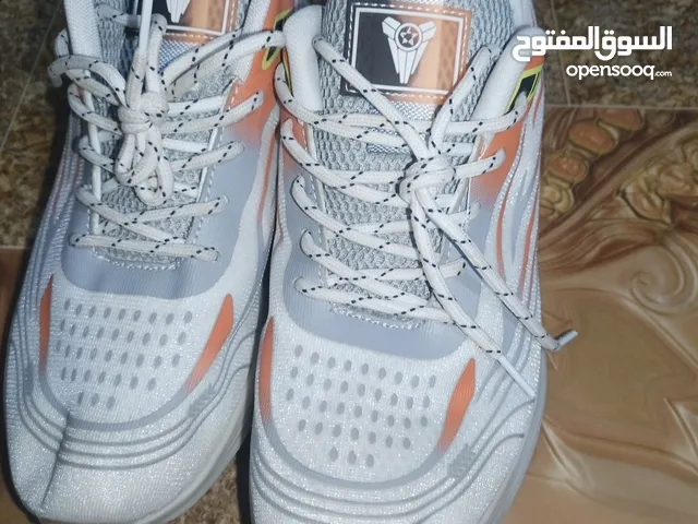 40 Sport Shoes in Basra