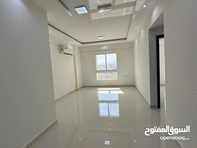 شقة للبيع في المعبيلة الجنوبيه خلف نيستو بسعر مغري جدا