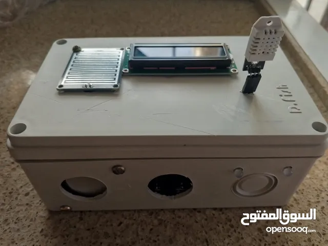 جهاز حساس متكلم للحرارة والمطر.