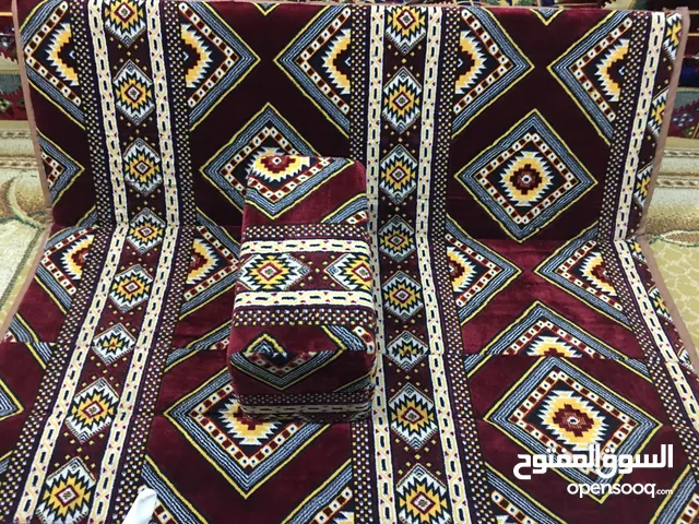 جلسة سفرية مريحة تصميم تراثي فاخر وألوان جذابة . خفيف ومثالي للتنقل بكل سهولة