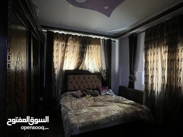 غرفه نوم مع فرشه مستعمله بحاله جيدا جدا