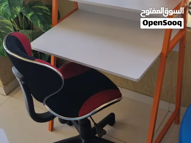 طاولة دراسه للأطفال عدد 2 + سكوتر عدد 2