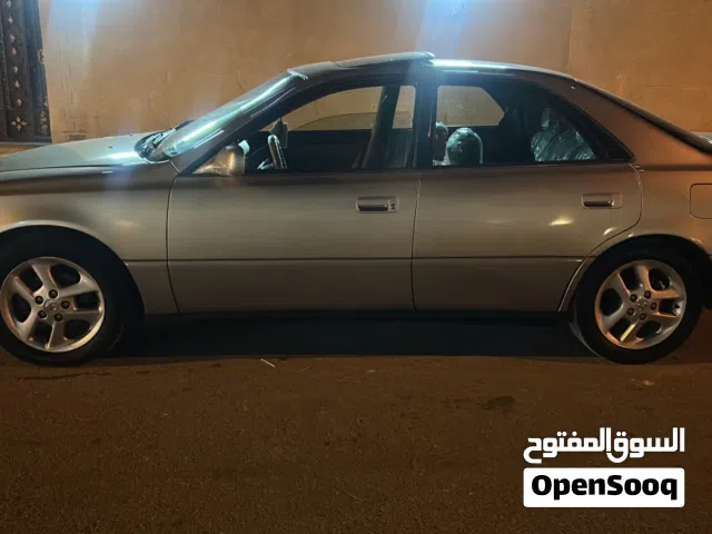 لكزس ES 300 موديل 1998 فضي بداخل رمادي حالة جيدة مع مواصفات يابانية مرخصة للبيع