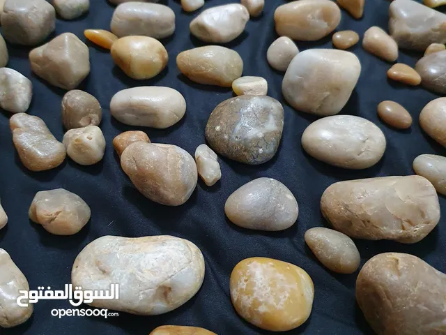 احجار من جبال عمان