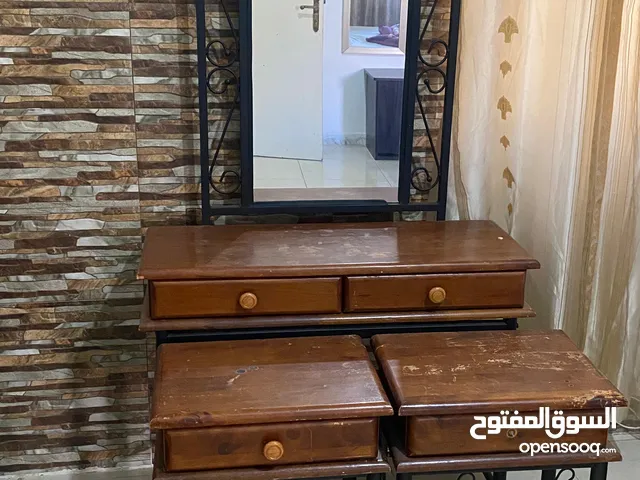 تسريحة مع مراي وكوميدينا عدد 2 للبيع خشب