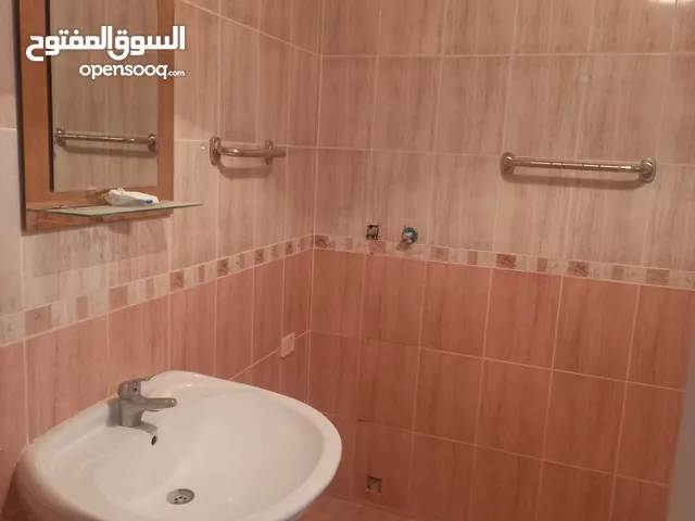 125 m2 3 Bedrooms Townhouse for Rent in Tripoli Ras Hassan