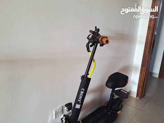 Crony v10 pro light USE 2025 new charger two keys and 1500 w scooter with helmet and phone holder