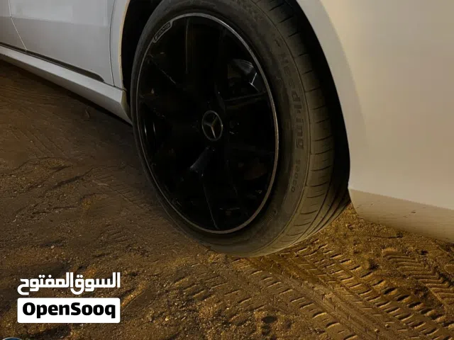 معي رنقات مرسيدس مقاس 18 مع الاطارات العدد (5)