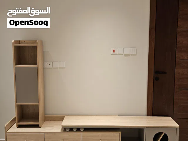 طاولة تلفزيون Table TV + خزانة جدارية صغيرة Small cabinet