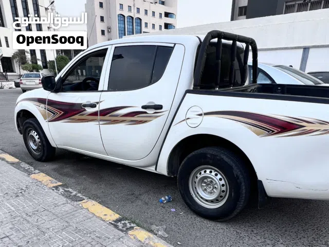 2010 ميتسوبيشي L200 Standard