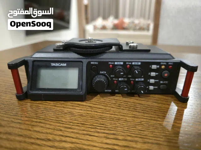 للبيع طقم تسجيل صوتي احترافي (Tascam + RØDE) - نظيف جداً