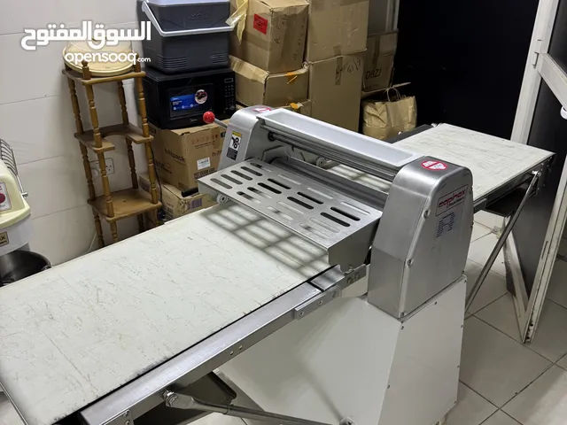 مكينة صنع الكرواسون + مكينة خلاط احترافية للمخابز