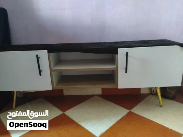 طاولة تلفزيون