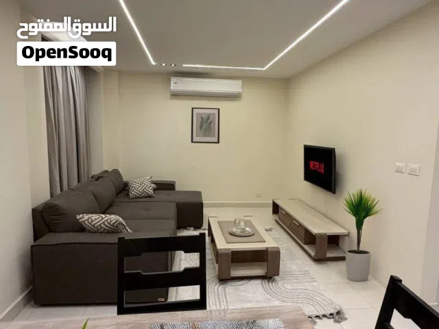 لسرعه البيع شقه متشطبه بالتكيفات ووحده المطبخ في اميز كمبوند La capital مطلوب 3مليون مقدم