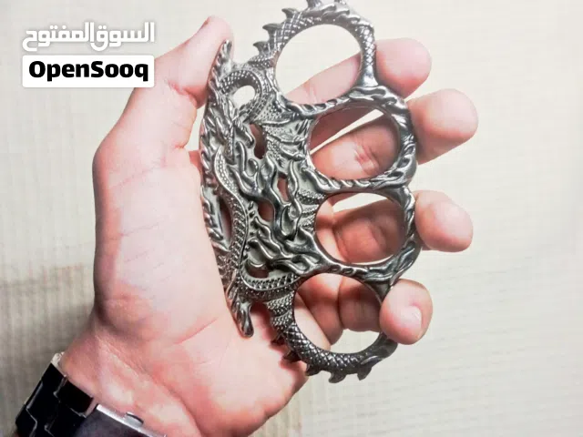 قبضة قتال ذات تصميم خرافي