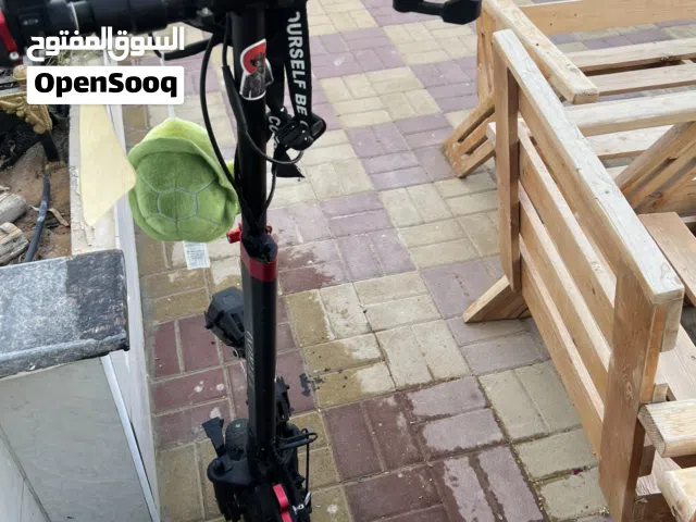 للبيع سكوتر تواصل تحت  ف وصف