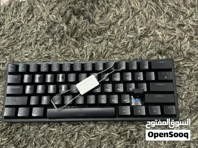 كيبورد قيمنق بالون الاسود و سوتش ازرق للبيع (استعمال خفيف) للمزيد اقرا الوصف