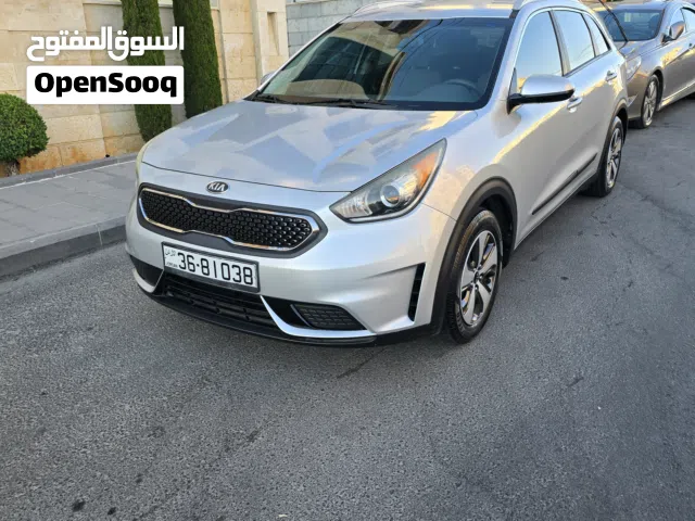 2017 كيا نيرو Standard