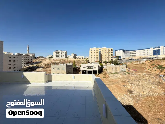 شقة للبيع ثالث مع روف بمساحة 210م و ترس 40م بارقى احياء البنيات بجانب مدارس الحصاد ومركز صحي البنيات