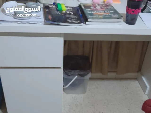 مكتب دراسه لون ابيض