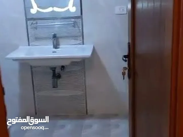 العمارة حديثة شقق مكتبية وإدارية ثلاث أدوار للإيجار في مدينة طرابلس منطقة طريق الشوك