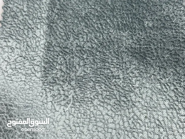 الأقمشة البلجيكي السادة 2025 الفاخرة ذات الجودة العالية بتصميمات فريدة لتنجيد الكنب بعدة ألوان مميزه