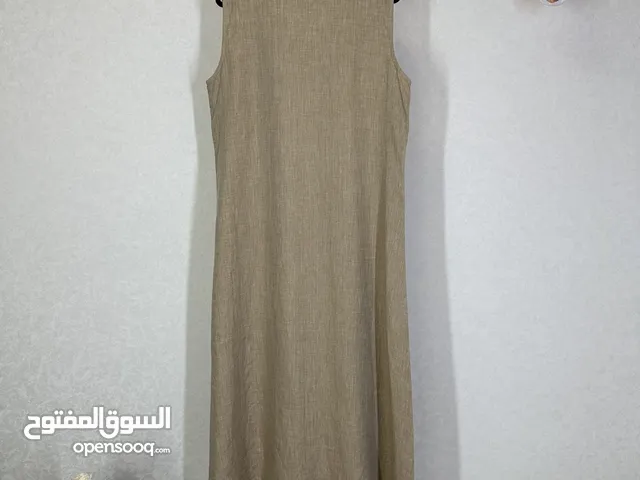 عبايات ، ديزاينات راقية ، إطلالات عصرية ، تطريز يدوي ، ألون خلابة
