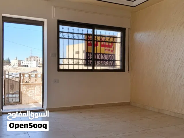 شقة ارضية مميزة للبيع بسعر مغري موقع مميز مطل على شارع الوينك مع مدخل و تراس خاص