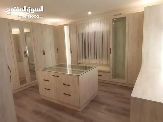 مشغل حمزة لكافة اعمال نجارة وأبواب لخشب وديكورات