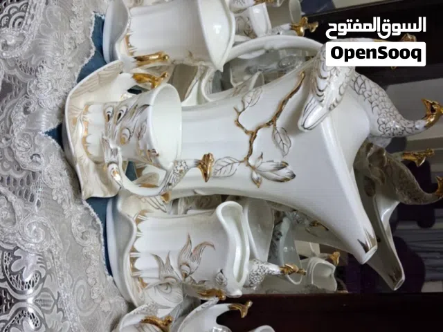 طقم صينى ابيض في دهبى.
