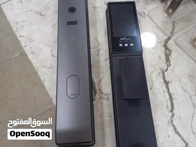 قفل باب الاكتروني مع كاميرا وشاشه صغيره وحساسات بأفضل الأسعار بالمملكه مؤسسة ابراهيم العكش التجاريه