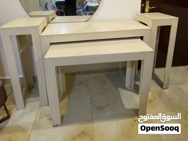 طقم طاولات نظيف ينفع في الصاله او غرفه النوم