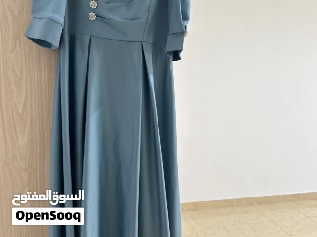 فستان للبيع