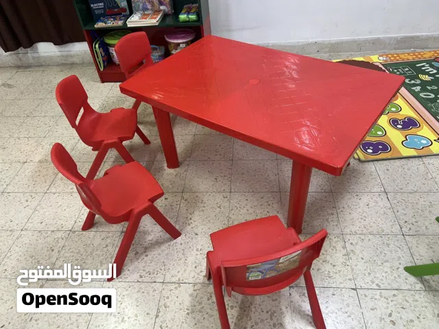 طاولة أطفال مع كراسي عظم للحضانة للروضة للمدرارس