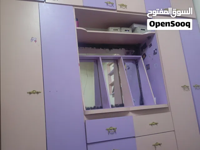 غرفة بنات تفصيل خشب ممتاز حالة جيدة بسعر مغري