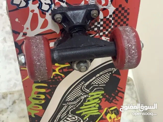 سكيت بورد وسكيت للبيع مستعمل لمدة شهر
