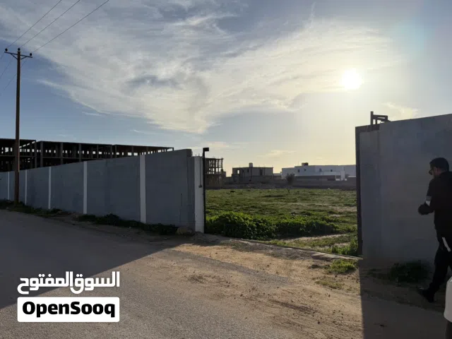 ارض مساحتها 9000 م واستراحه