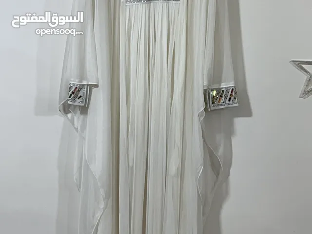 فستان للبيع