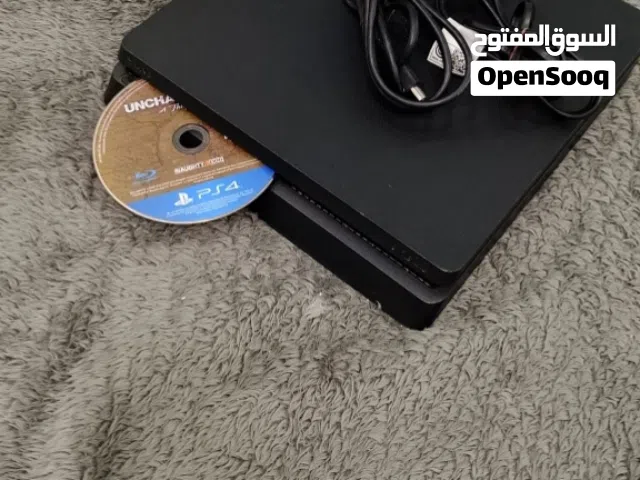 جهاز بلاي ستيشن 4 نظيف جدا جدا