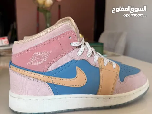 38 Sport Shoes in Hawally