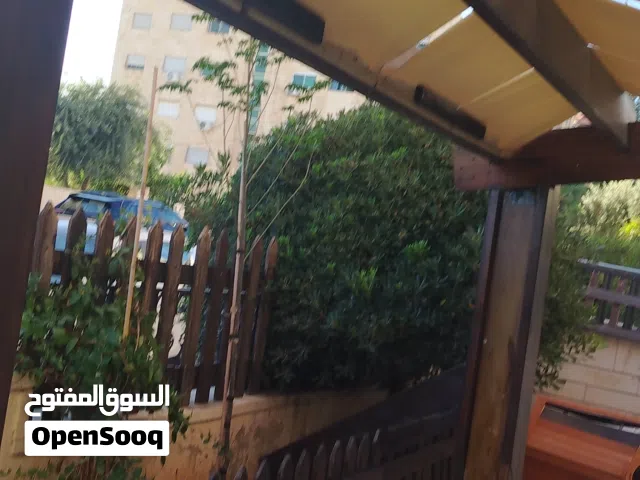 مظله للحديقه جيده جدا مستعمل موجوده على مدخل البيت للبيع